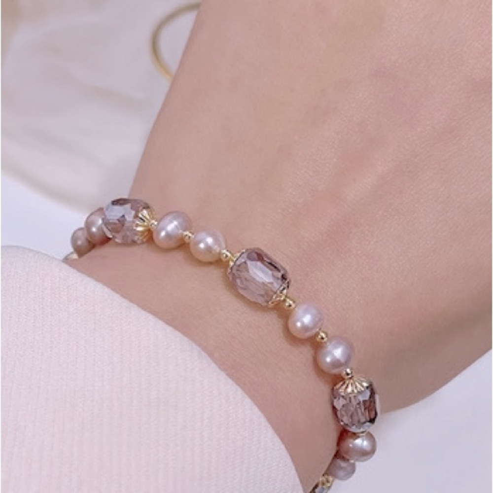 Ladies Vintage Faux Pearl Bracelet - Picture 4 of 4